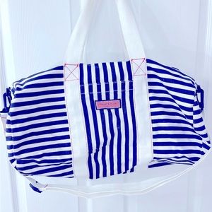 Like new vineyard vine duffle